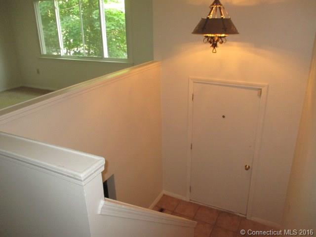 211Woodland Ave, Bloomfield, CT 06002