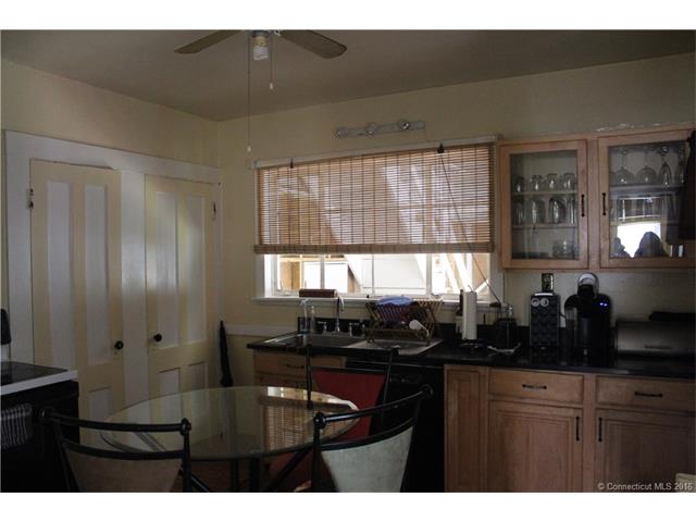 16 Hubbard St, Bloomfield, CT 06002