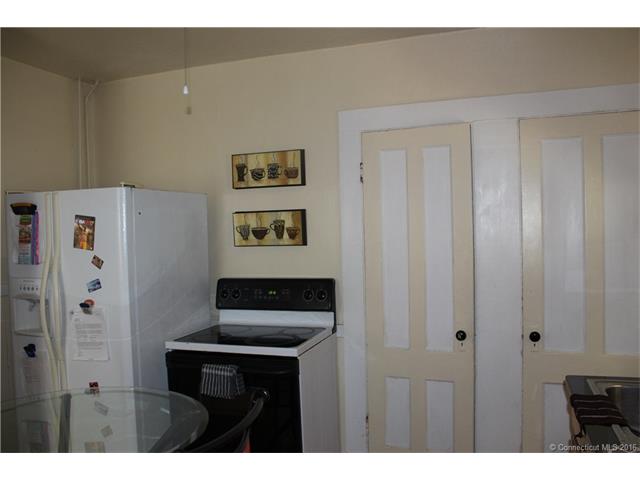 16 Hubbard St, Bloomfield, CT 06002