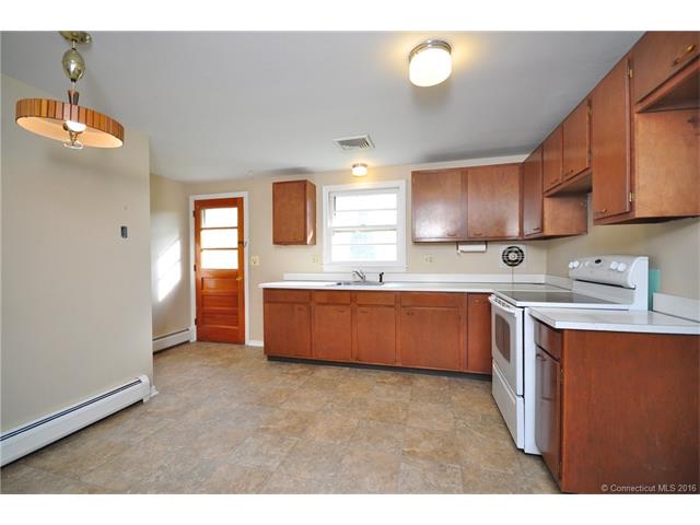24 Brewer Dr, Bloomfield, CT 06002