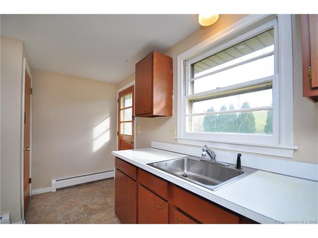 24 Brewer Dr, Bloomfield, CT 06002