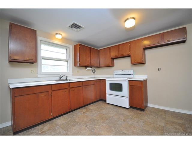 24 Brewer Dr, Bloomfield, CT 06002