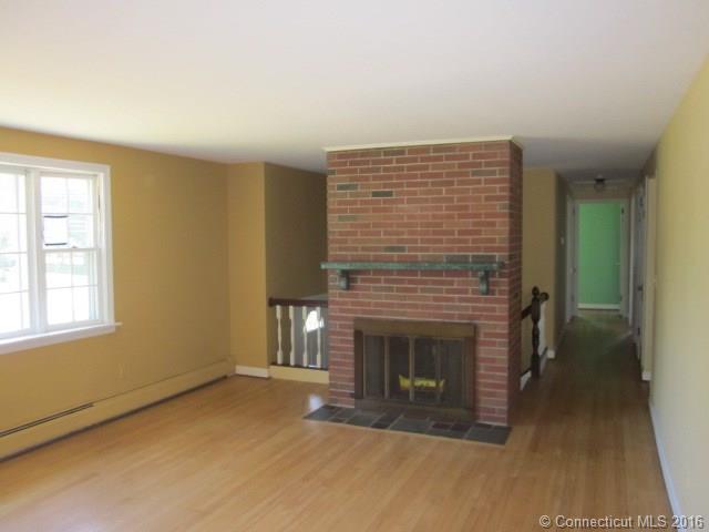 15Downing Cir, Bloomfield, CT 06002