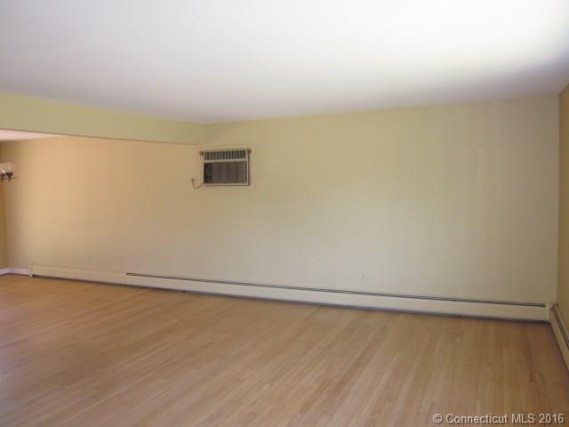 15Downing Cir, Bloomfield, CT 06002