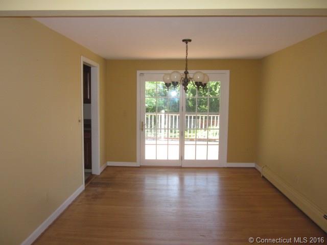 15Downing Cir, Bloomfield, CT 06002