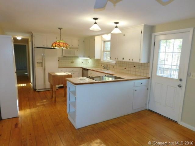 33 Grant Hill Rd, Bloomfield, CT 06002