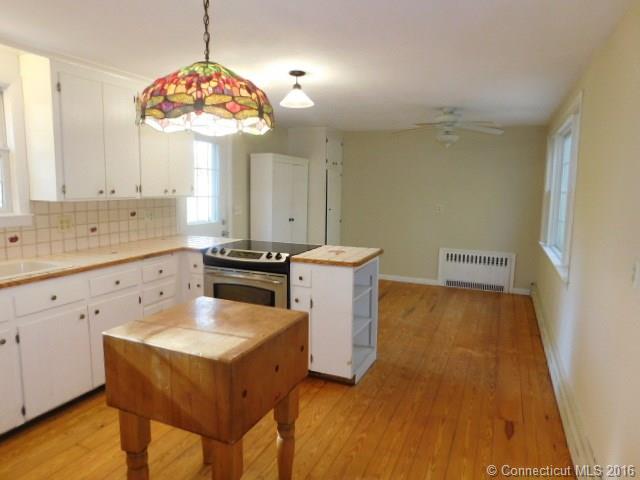 33 Grant Hill Rd, Bloomfield, CT 06002
