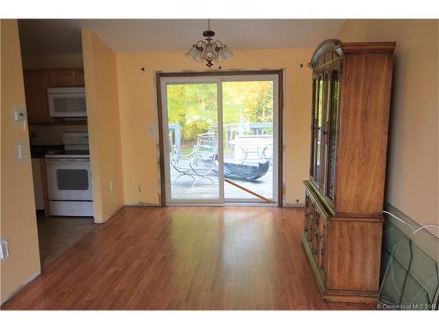 21 Christine Cir, Bloomfield, CT 06002