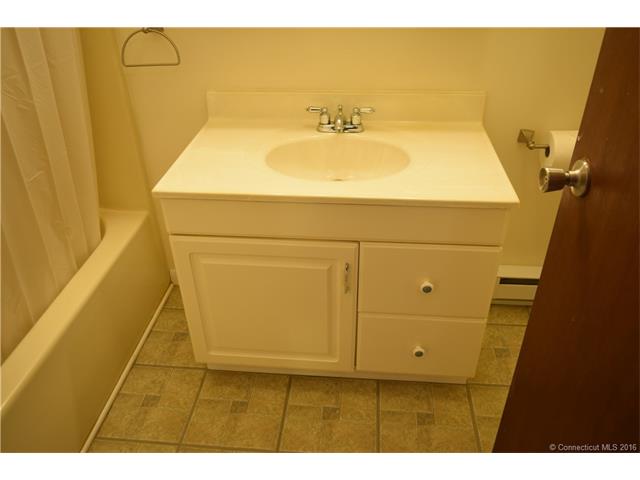 371 Emmett St, Bristol, CT 06010