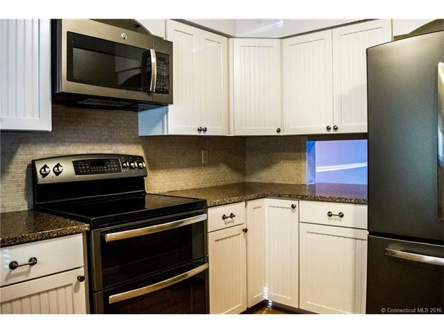 155Redstone Hill Rd #186, Bristol, CT 06010