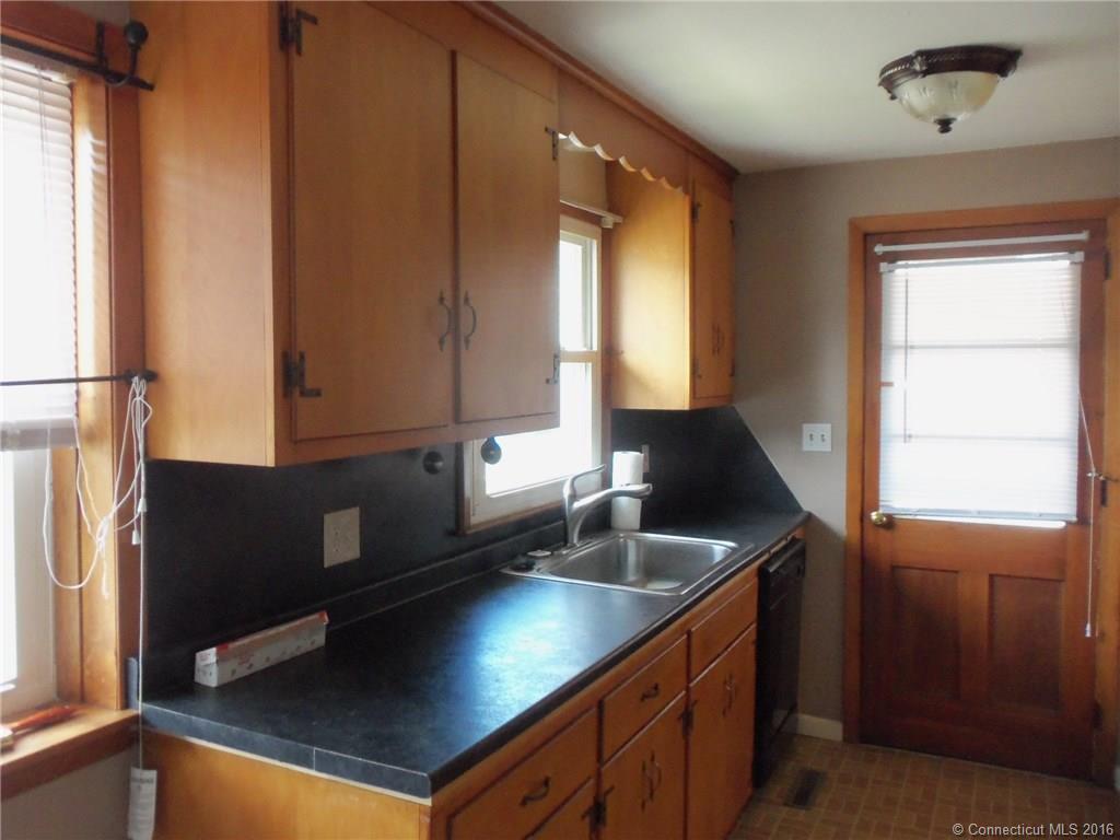 31 Barnes St, Bristol, CT 06010