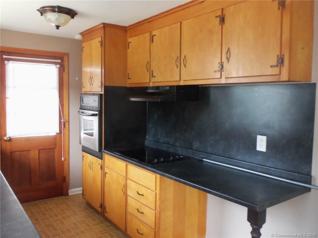 31 Barnes St, Bristol, CT 06010