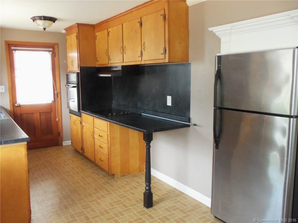 31 Barnes St, Bristol, CT 06010