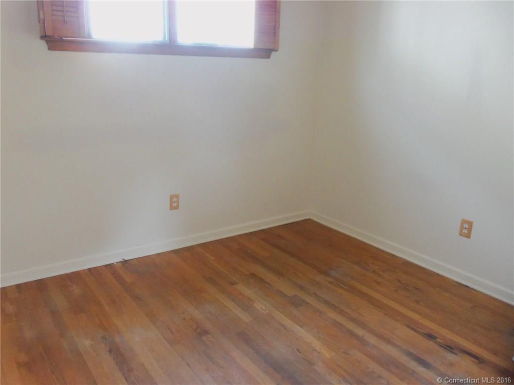 31 Barnes St, Bristol, CT 06010