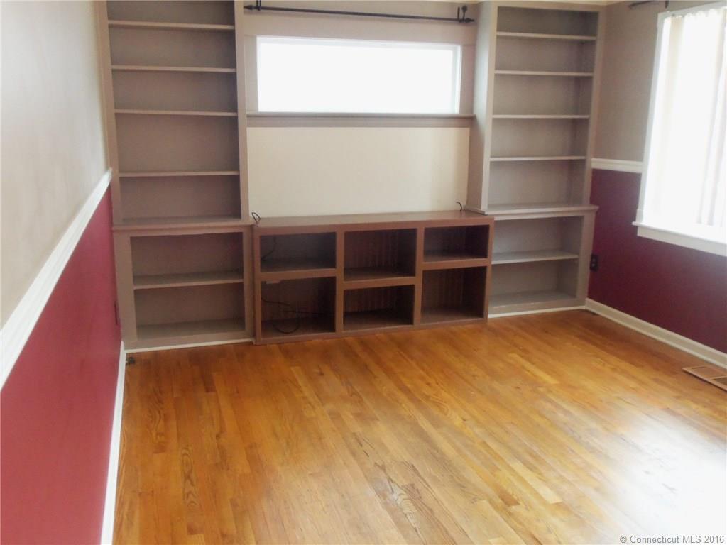 31 Barnes St, Bristol, CT 06010