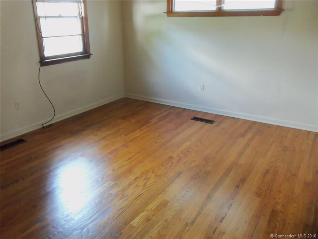 31 Barnes St, Bristol, CT 06010
