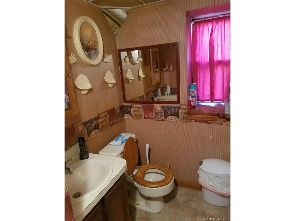 121 King St, Bristol, CT 06010