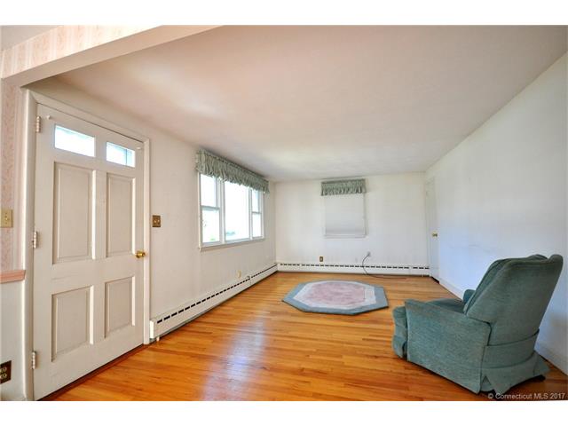 129Lyons Rd, Bristol, CT 06010