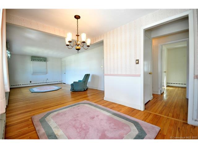 129Lyons Rd, Bristol, CT 06010