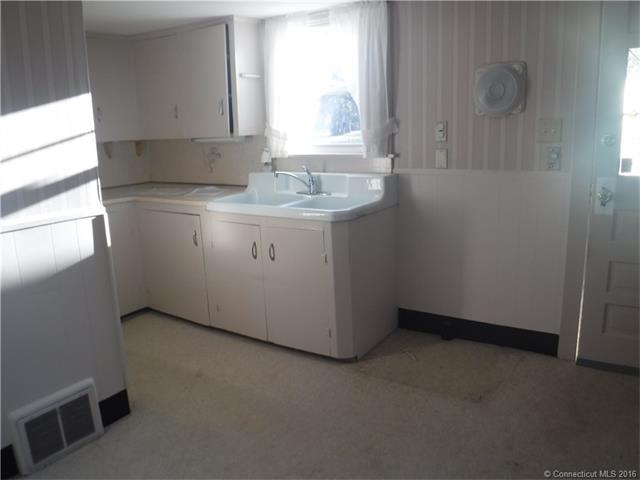 51 Rye St, E Windsor, CT 06016