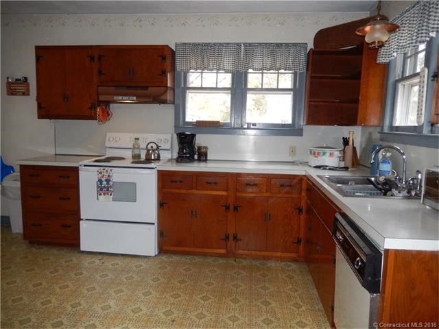16Wesley Rd, E Windsor, CT 06016