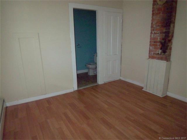 61 Church St, Canton, CT 06019