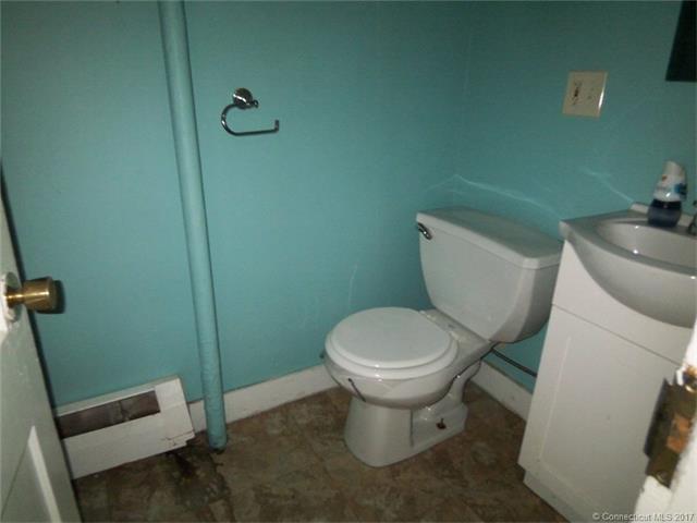 61 Church St, Canton, CT 06019