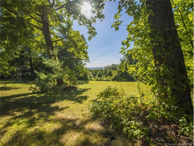 15Coppergate Rd, E Granby, CT 06026