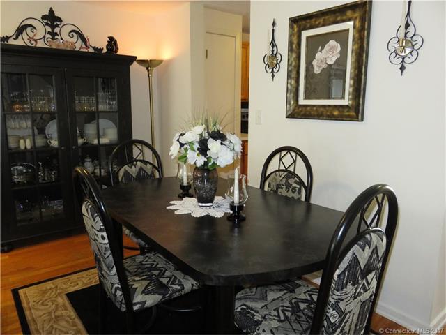 44 Chelsea Ln, E Granby, CT 06026
