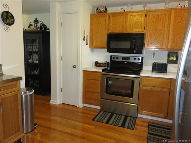 44 Chelsea Ln, E Granby, CT 06026