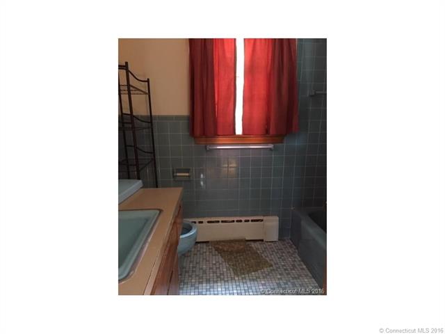 38 North Park St, Ellington, CT 06029