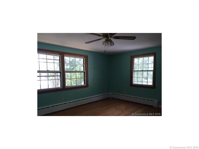 38 North Park St, Ellington, CT 06029