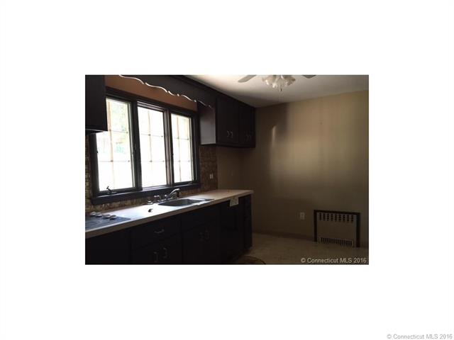 38 North Park St, Ellington, CT 06029