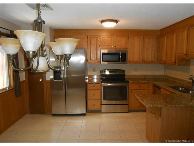76 Songbird Ln, Farmington, CT 06032