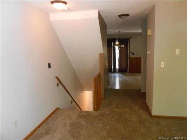 76 Songbird Ln, Farmington, CT 06032
