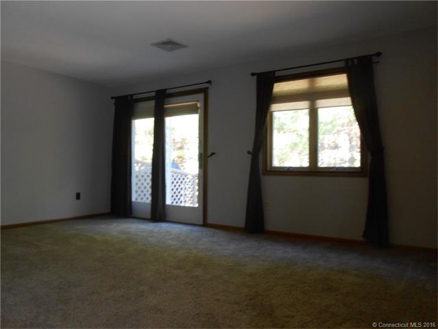 76 Songbird Ln, Farmington, CT 06032