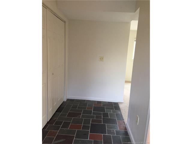 10 Farmington Meadow Dr, Farmington, CT 06032