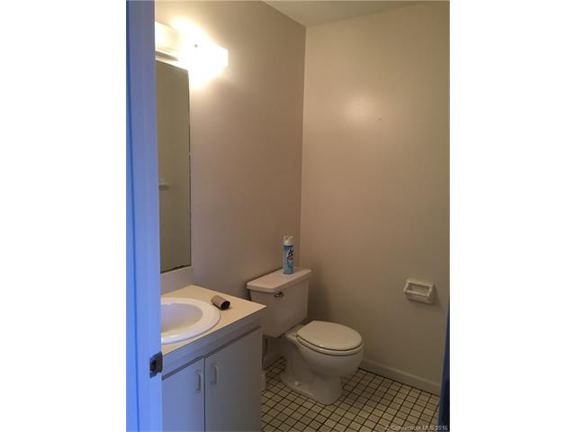 10 Farmington Meadow Dr, Farmington, CT 06032