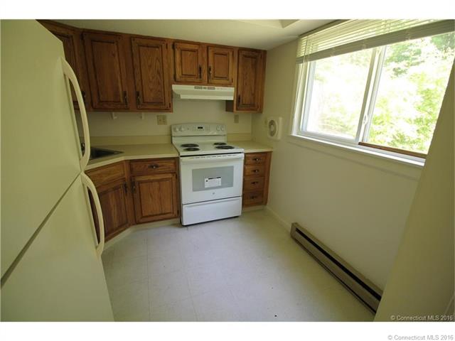 10 Farmington Meadow Dr, Farmington, CT 06032