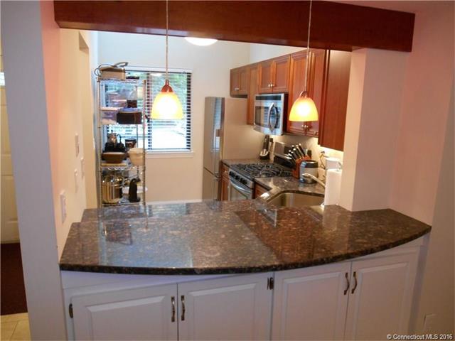 11 Evergreen Trl, Farmington, CT 06032