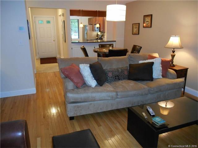 11 Evergreen Trl, Farmington, CT 06032