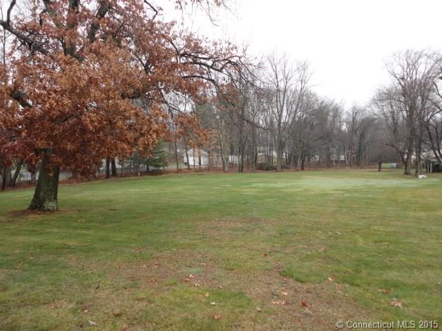 8718 Red Oak Hill Rd, Farmington, CT 06032