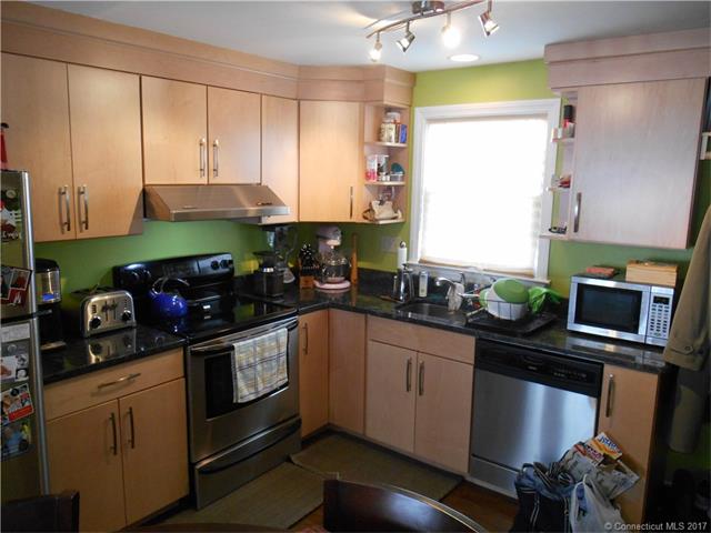 45 Grandview Dr, Farmington, CT 06032