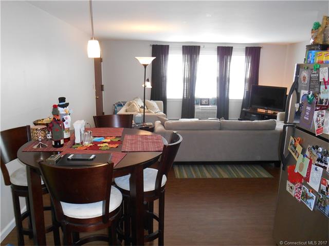 45 Grandview Dr, Farmington, CT 06032