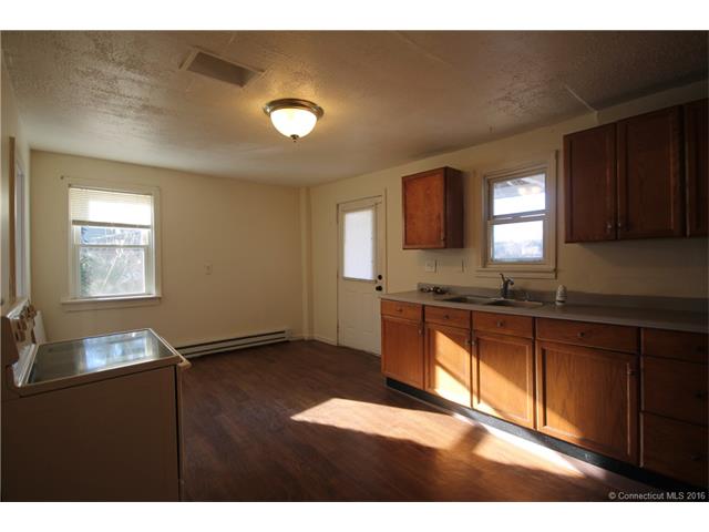 9 Mill St, Glastonbury, CT 06033