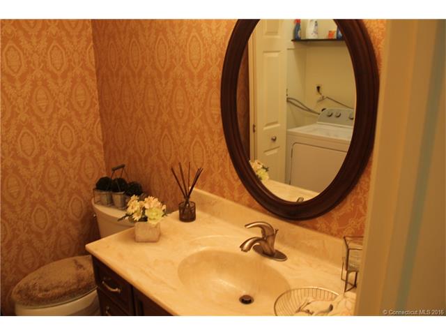 127 Springbrook Dr, Glastonbury, CT 06033