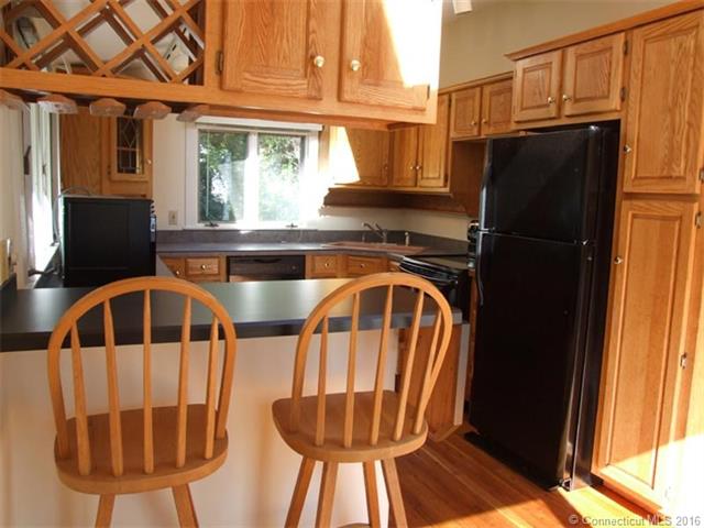 14 Meadow St, Salisbury, CT 06039