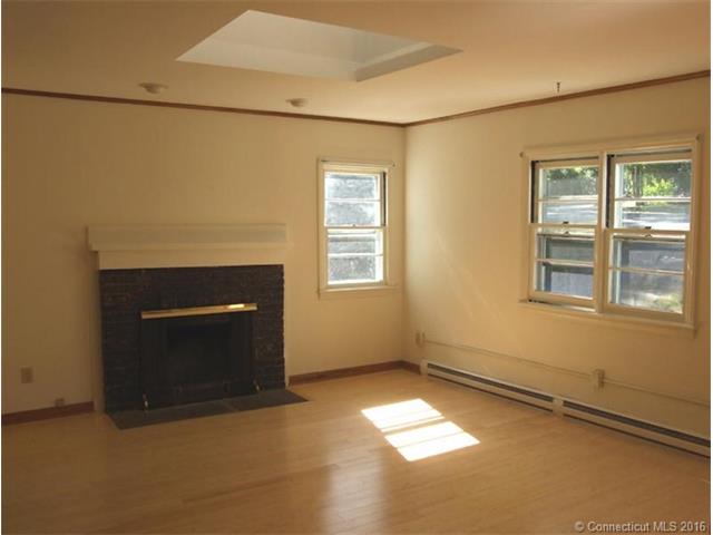 14 Meadow St, Salisbury, CT 06039