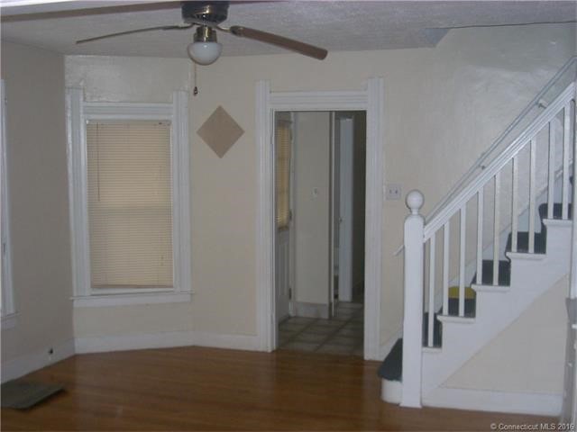 25Knox St, Manchester, CT 06040