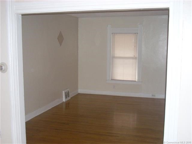 25Knox St, Manchester, CT 06040